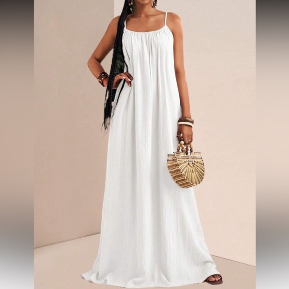 Dresses & Skirts - Elegant White Maxi Dress